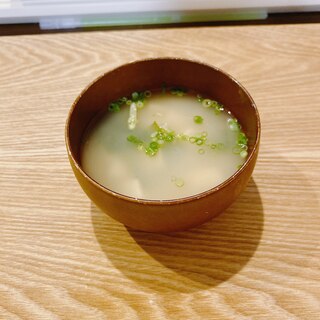 茅乃舎出汁で料亭風！定番の豆腐とわかめの味噌汁♡